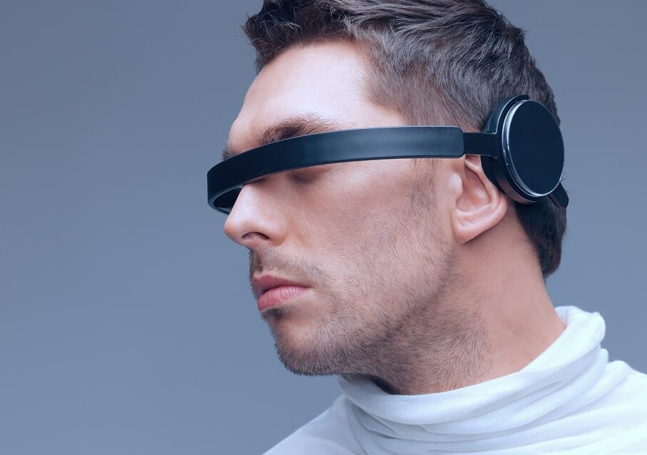 picture-handsome-man-with-futuristic-glasses 1-min